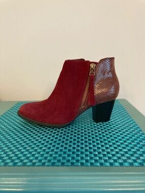 Vionic Red Burgundy Suede & Snakeskin-Texture Ankle Bootie Women Size 7